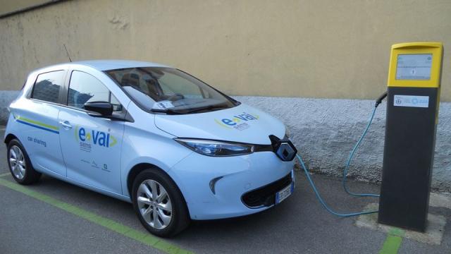 Renault Zoe nel car-sharing e-vai