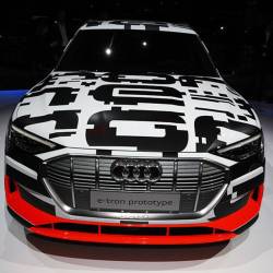 Audi e-tron la prima elettrica dei 4 anelli è in rampa di lanci