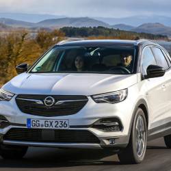 Nuovi motore, cambio e allestimento al top della gamma Opel Grandland X