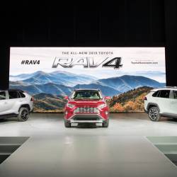 Toyota, la nuova RAV4 debutta a New York