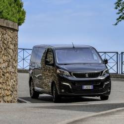 Peugeot Traveller, il veicolo tuttospazio per il trasporto combinato