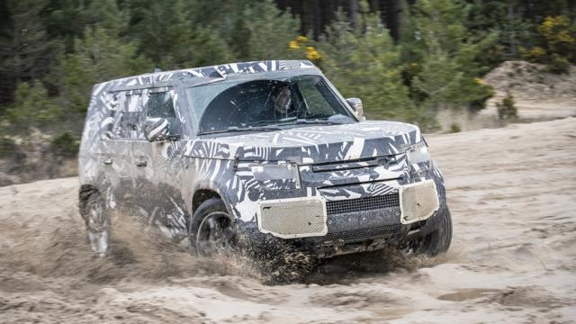 Land Rover Discovery continuano i test