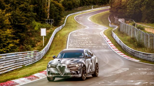 Alfa Romeo Stelvio Quadrifoglio a caccia di record