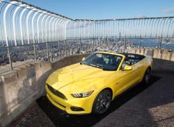 La Ford Mustang sale sull'Empire State Building