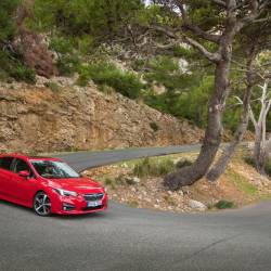 La nuova Subaru Impreza cambia filosofia, dimentica i rally e cerca la famiglia