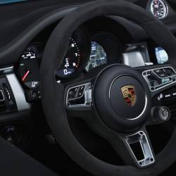 Porsche, presentate a Shanghai le novità sulla Macan