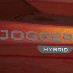 Dacia Jogger Hybrid, sette posti e tre motori