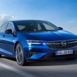 Opel Insignia si aggiorna e diventa ancora più sicura