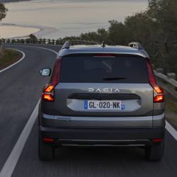 Dacia Jogger Hybrid, sette posti e tre motori