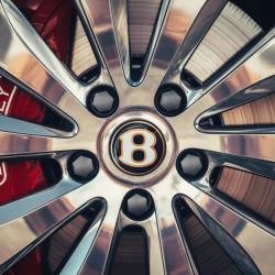 Bentley Flying Spur, lusso e sportività in un colpo solo