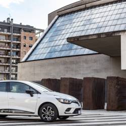 Renault Clio Duel rinnova il collegamento con il mondo della moda