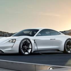 Taycan, la prima Porsche 100% elettrica con 500 km di autonomia