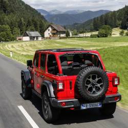 Nuova Jeep Wrangler, l’icona si aggiorna
