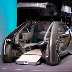 Renault EZ-GO il robot-taxi elettrico e condiviso