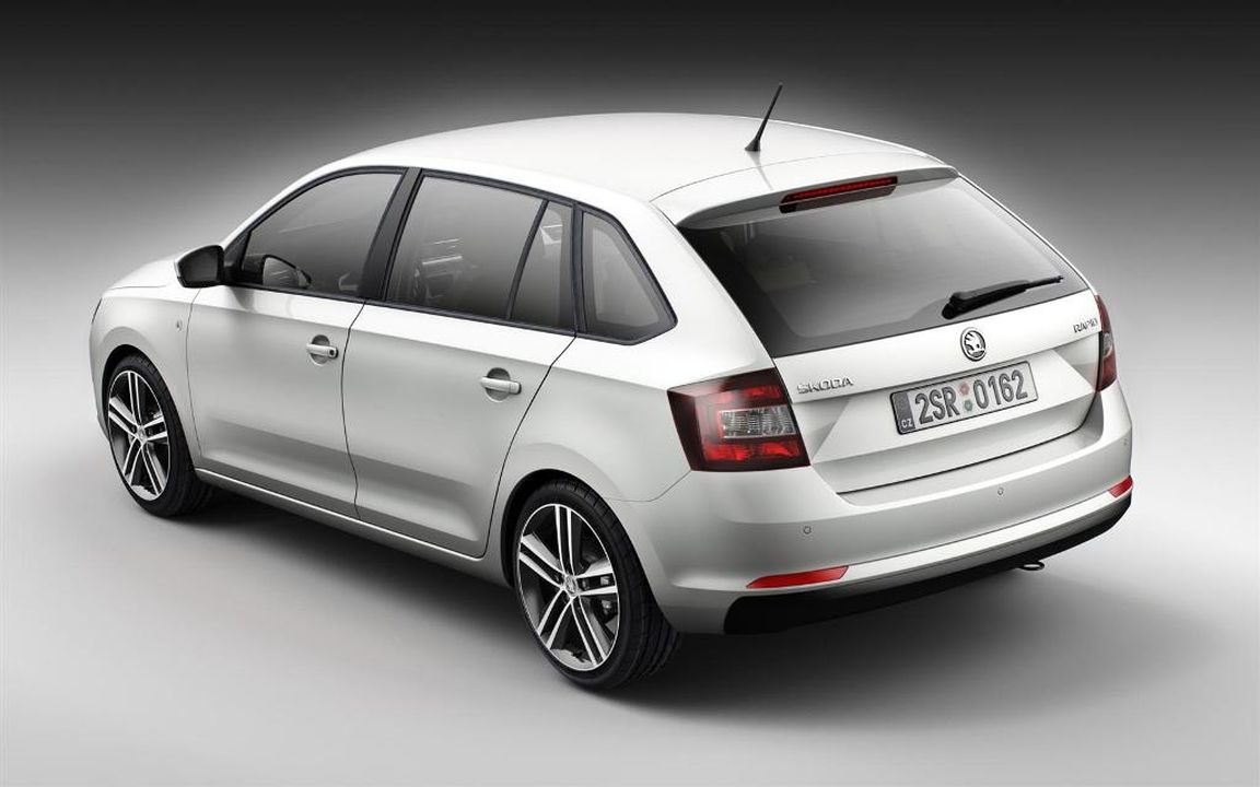 https://www.motorpad.it/share/uploads_news/media-v1_skoda_rapid_spaceback_cam2_bila.jpg